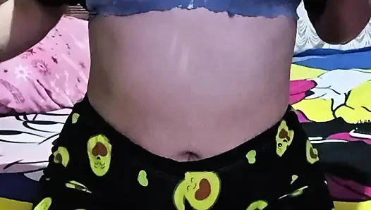 Моя жена так горячая, мастурбирует перед камерой