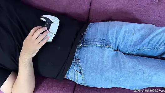 My boyfriend leaves me standing up and hot, so I fuck my roommate