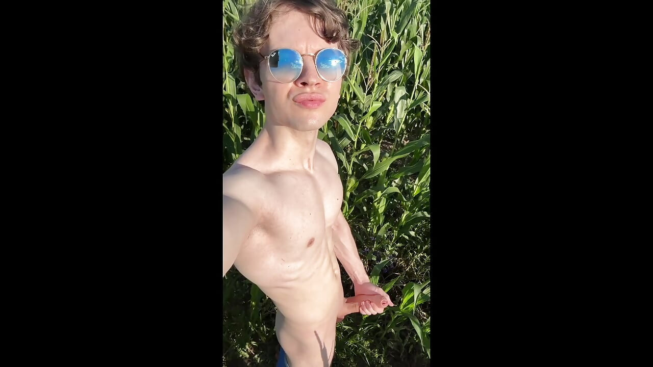 Skoro uhvaćen kako vani i svršava s velikim teretom