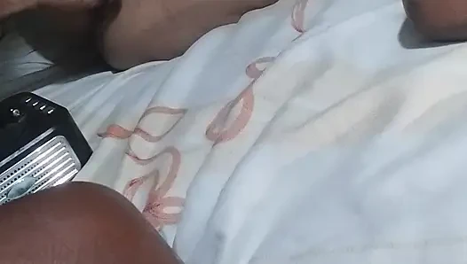 let the cum flow to her wet fat pussy