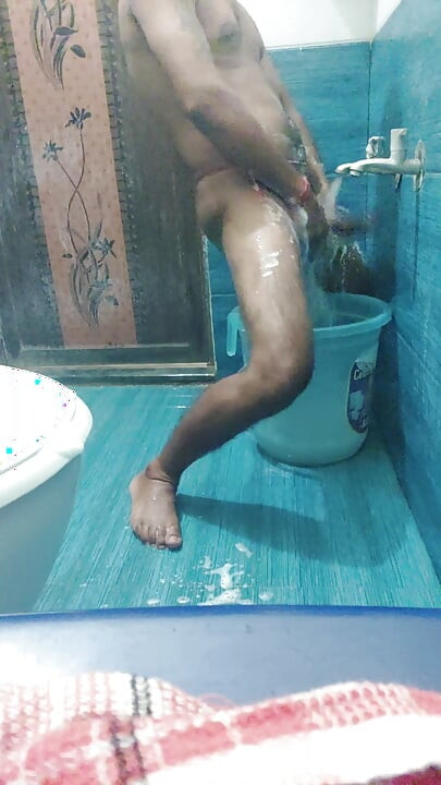 bathroom ke andar me hai Amit ka bahan ko yaad kiya Or unka Chhota chhota chheda me