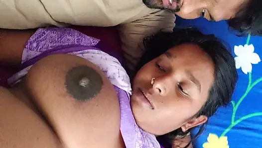Pregnancy mein bhabhi ki boobs mein bahot khujli ho rahi thi unke pati ne boobs chatkar unki khujli mitai - desi dehati bhabhi boobs suking