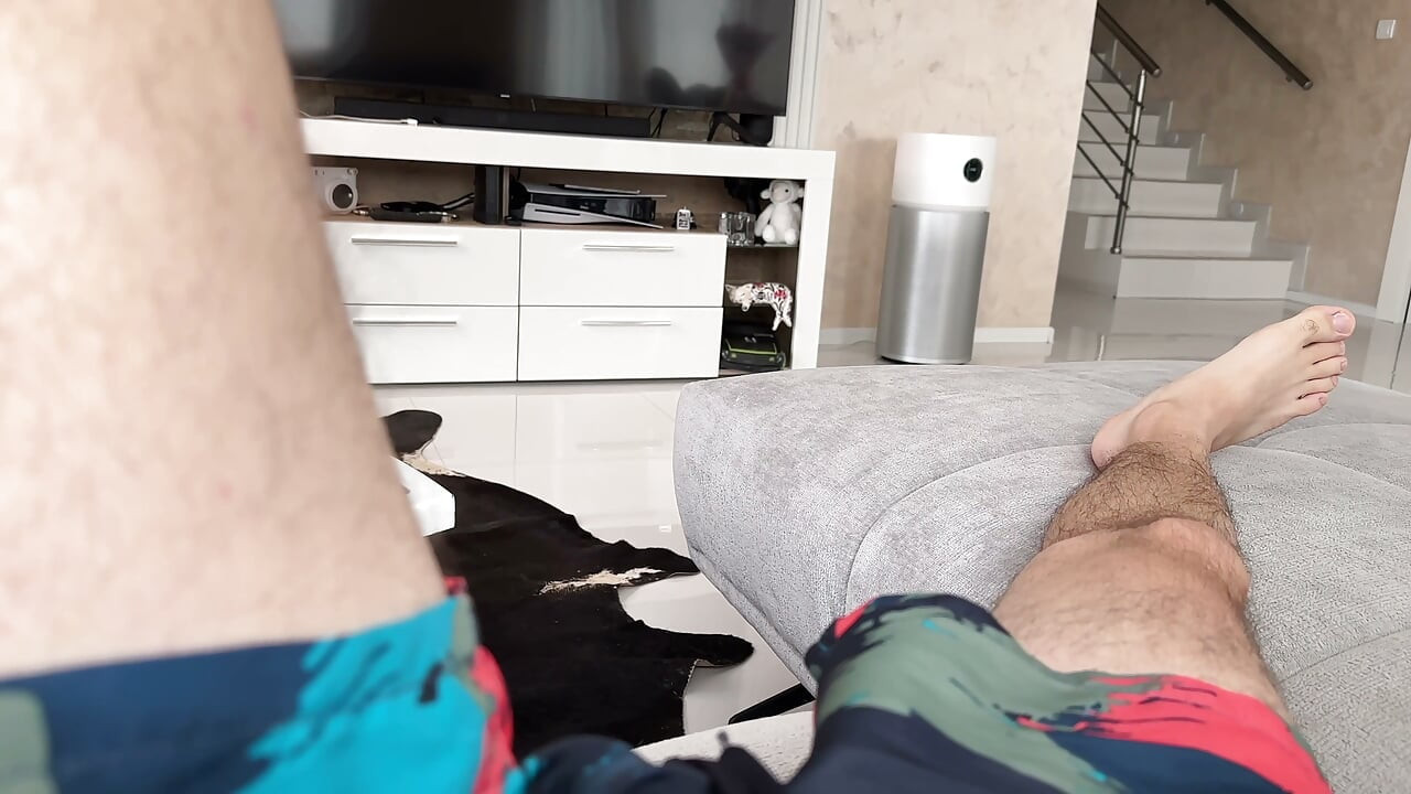 100 i ansiktet hennes! En enorm samling av sæd!