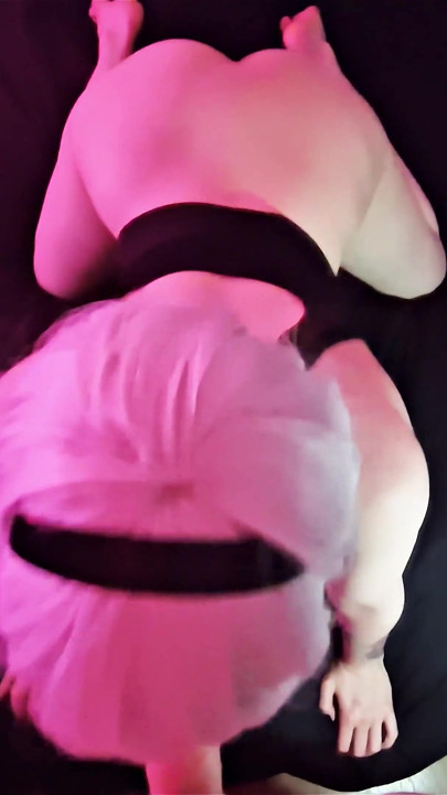2b ชอบอมควย