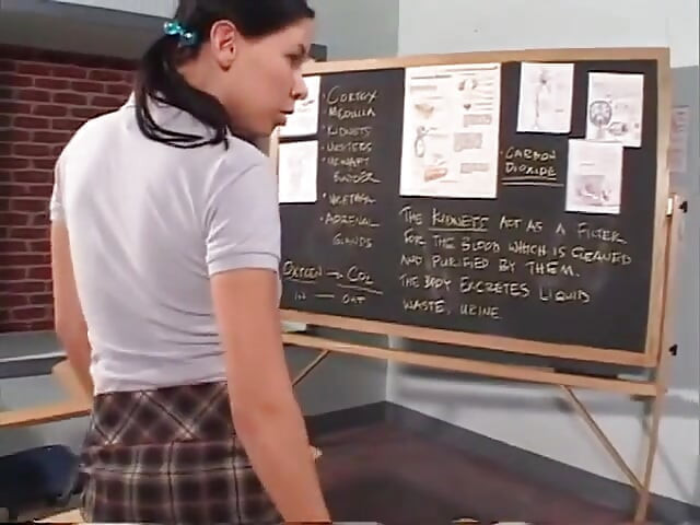 섹시한 갈색 머리의 깊은 애널 섹스