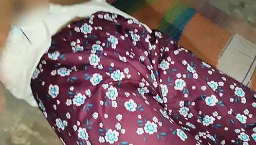 Secretly called the beautiful sister-in-law at night and fucked her in the bathroom