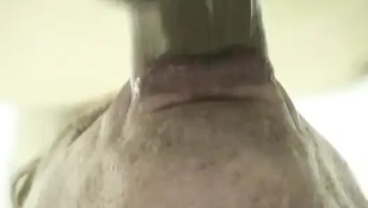 Cewek semok bertato rambut cokelat dengan toket besar lagi asik pose di ranjang dan gay