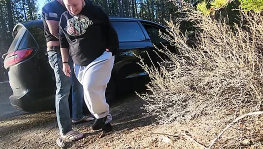 Отсос и трах на дороге с Riley и Logan