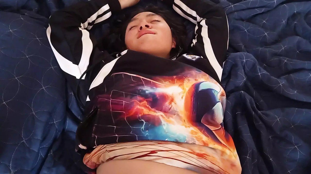 和我的基督教朋友，我们整天做爱，她刚满18岁，我们每天都开始