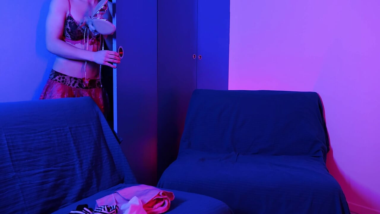 חמודה טרנסית נדפקת על ידי בחור סטרייט 7296 3