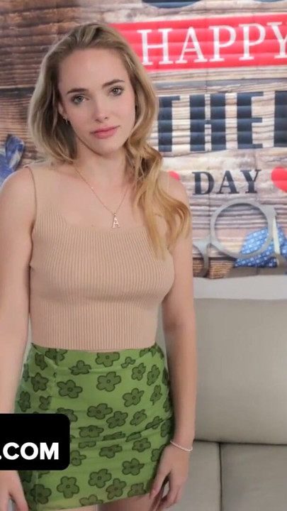 Kız üvey babasının günü için üvey babasına bekaretini veriyor - bir adam daha ne isteyebilir? - Dadcrush | Klip 2