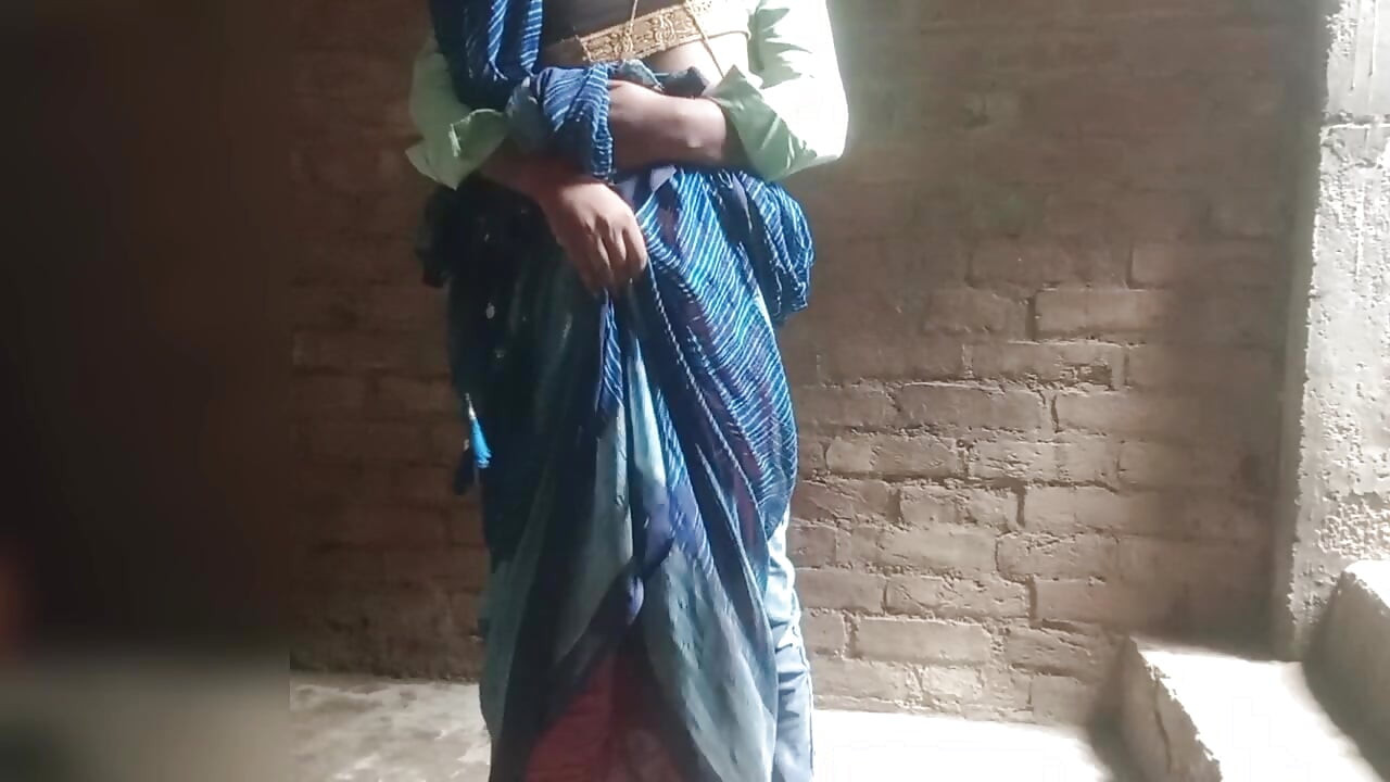 Beautiful Indian wife romantic sex (+19) with sasur ji doggy style aur apne Upar Utha Kar chut mein land Dala Hindi HD video ful