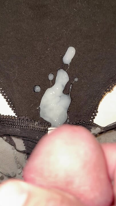 Sperm na majtkach żony 52