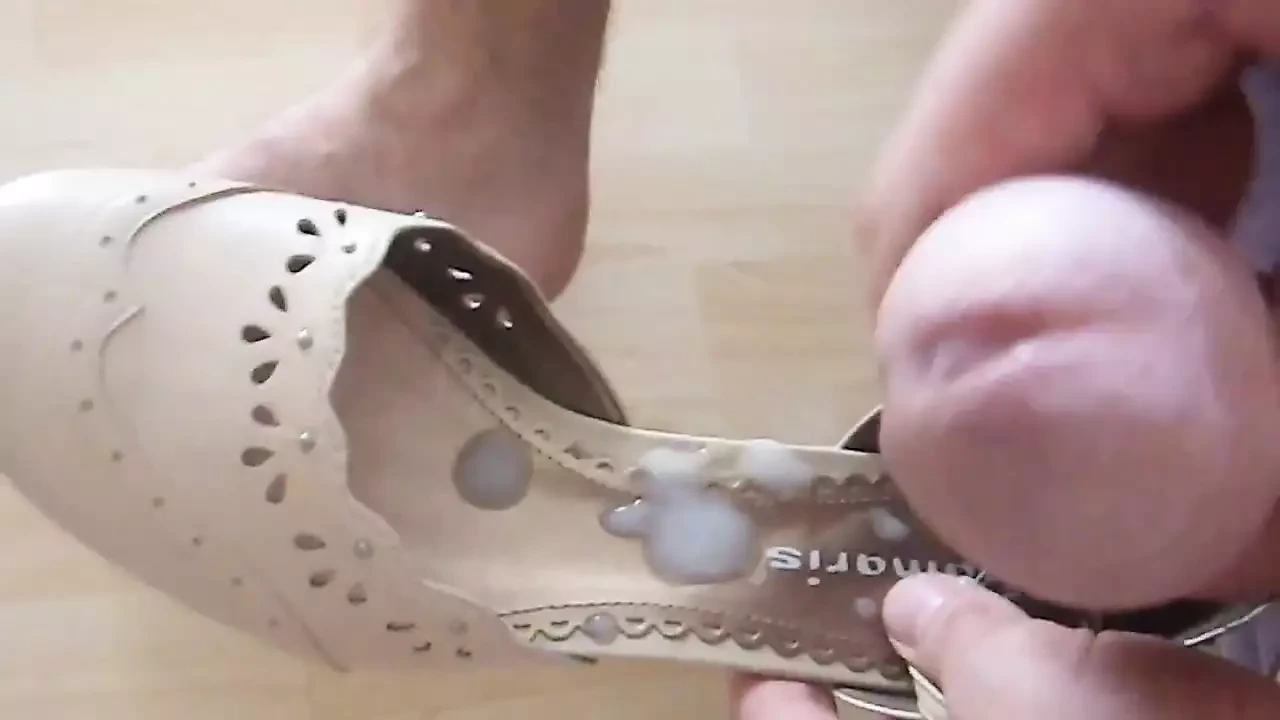 In the apartment of the sister-in-law fuck her shoes and cum horny