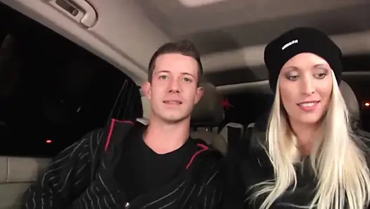 Sarışın Otobüste Sert Sikiliyor