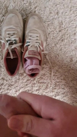 Cum on her sneakers