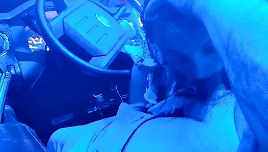 Kamyonumda oral seks ağzıma boşalıyor