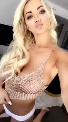 Lindsey Pelas