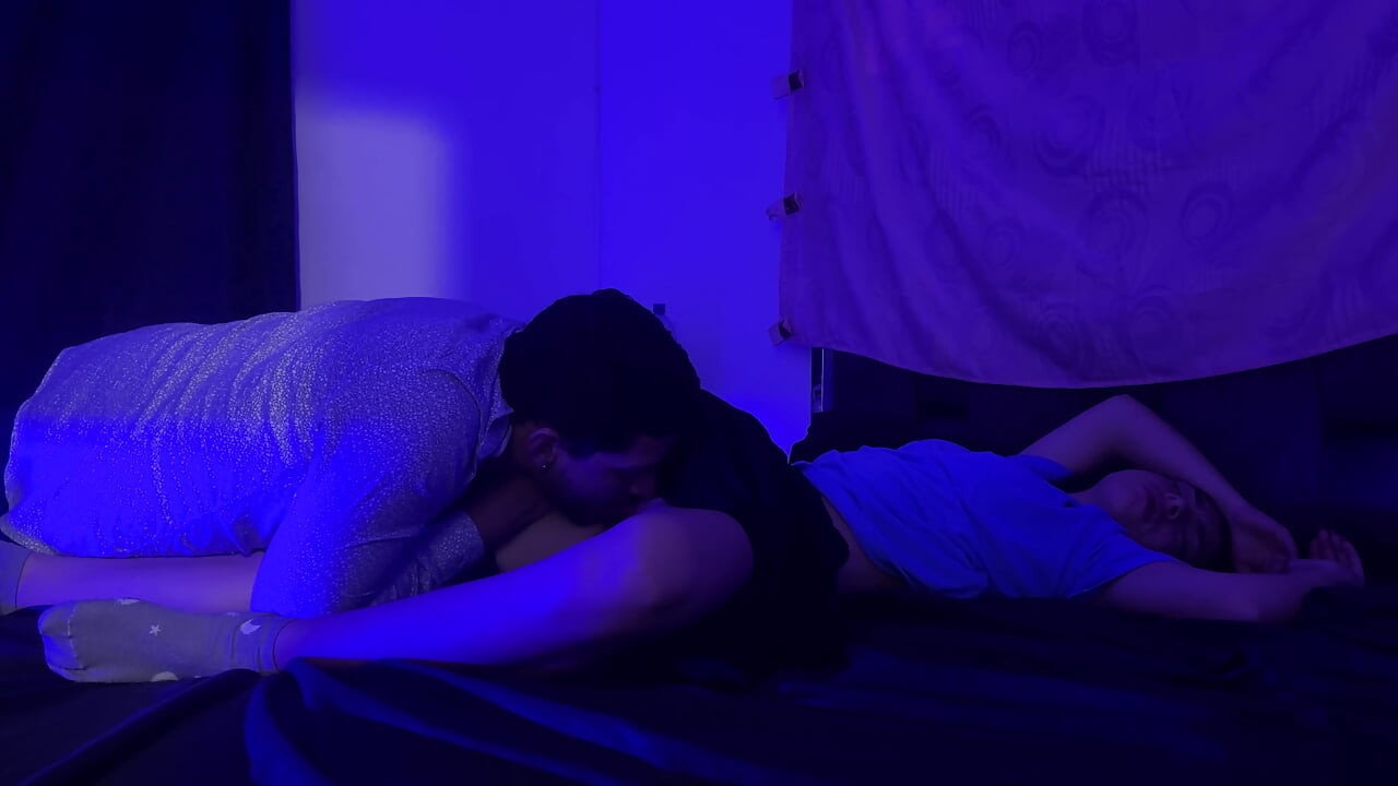 Sie Hat Die Tür Nicht Eingesperrt, Stieftochter Wird Frech, Vollständiges Video