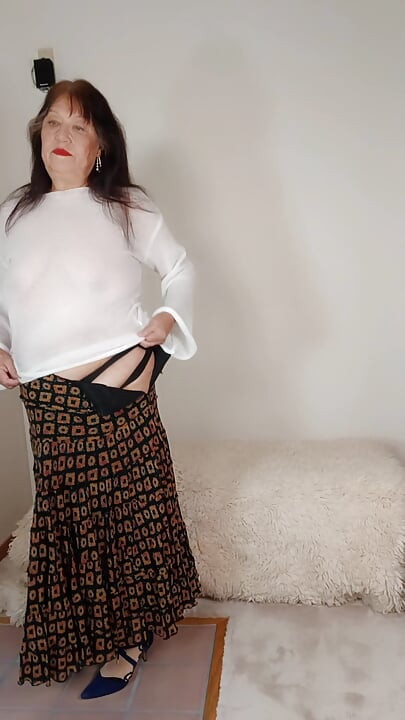 分享直播视频. 这一次更难把我的假阳具插入我的菊花.