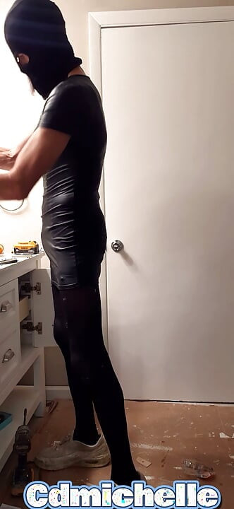 Cdmichelle在工作中补漆