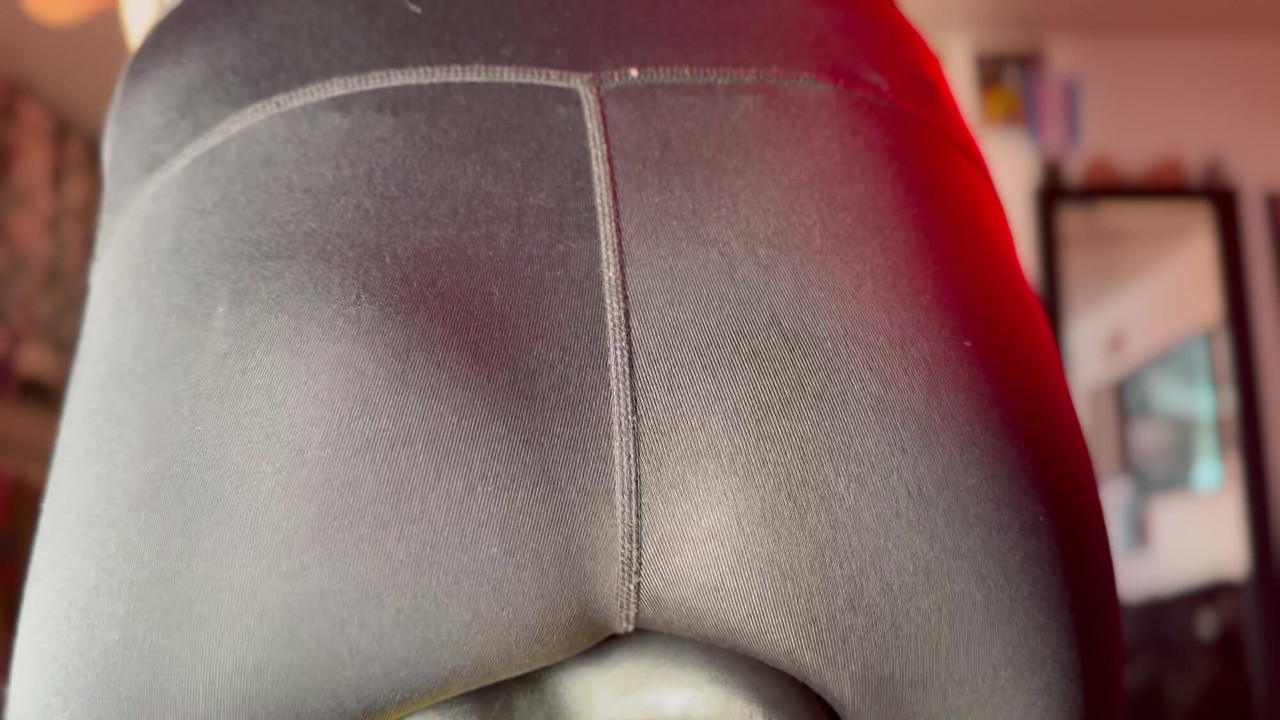 Nike profi lány köszörül a bicikliülésén