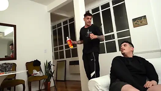 Моя сводная сестренка Keila Bassi трахает моего дедушку ElnonoHub, когда я оставлю их в покое