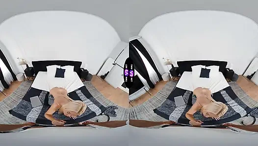 Azgın sarışın dizüstü bilgisayarını düzelttikten sonra yarağına biniyor - tmwvrnet