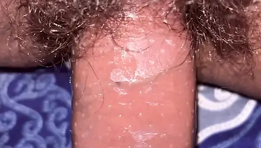 Когда дома никого не было, он позвонил своей подруге домой и трахнул ее.