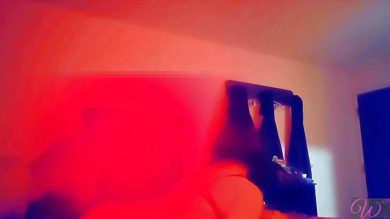 Undergiven Sissy Tagen Till Ett Sleazy Motell Av BBC
