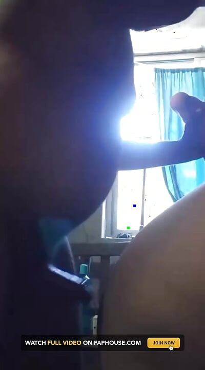 Můj manžel mě škádlí do kundičky, chce ji šukat