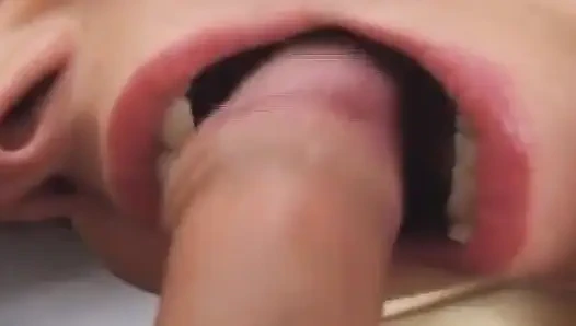 Дикая дама-блондинка из Германии заботится о двух загруженных членах