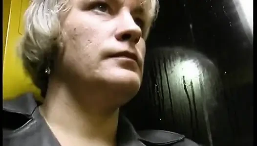 POV-blowjob in der u-bahn