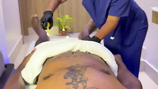 Amatör spa masajı seansı - gerçek çift ırklararası mutlu son [dikey 4k]