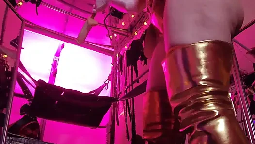 Nyonya Eva Lateks Fetish Domina Femdom Dewi Sepatu Emas Pantat Besar BDSM Solo