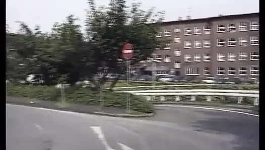 Almanya'dan amatör hatun eğilip sikilmek için burada