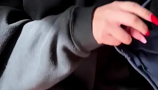 VERZWEIFELTe SPORTBEKLEIDUNG, BENETZen: Teenager hält pinkel beim Ausprobieren von Sportbekleidung, bis die Blase explodiert &pissende Leggings!