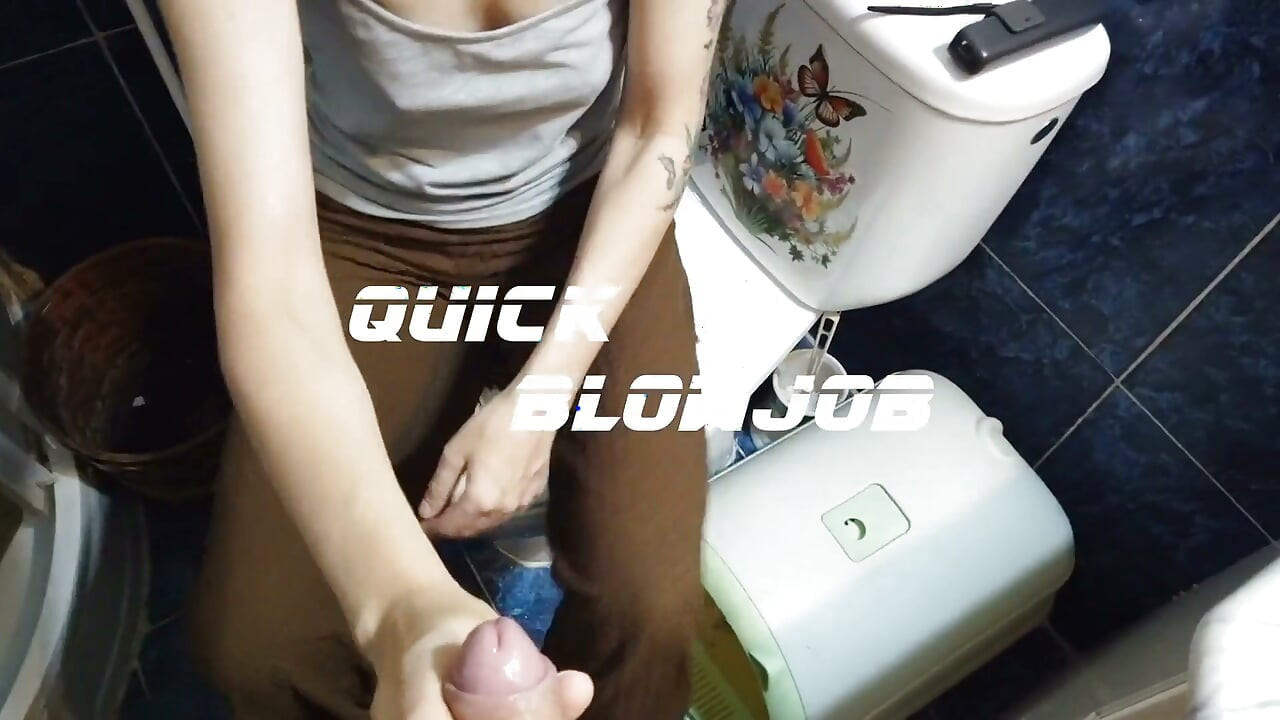 Blowjob Pantas Di Bilik Mandi Rumah Ibu Bapa Saya, Kami Hampir Tertangkap