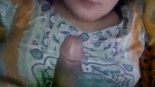 Hinduistische Tante Blowjob beschnittener Penis