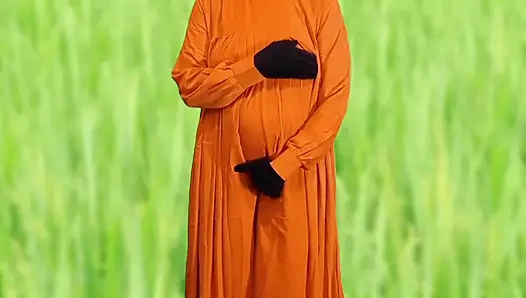 Tante seksi pakistan dengan memek aduhai yang baru nikah!
