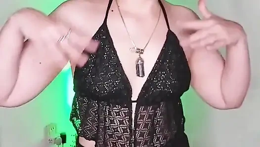 Aku bikin suamiku memilih celana dalam thongku supaya aku bisa ngentot sama pria lain!!