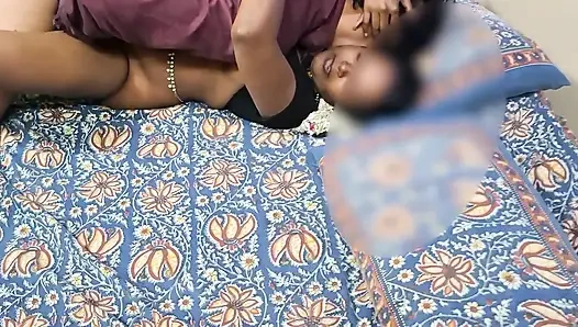 Тайная фантазия индийской жены - муж и его сводный брат вместе внутри него