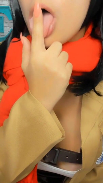 Nezaboravan trenutak iz "Mikasa cosplay latina s velikom guzicom DRKAJ OFF JOI GAME crveno svjetlo PRSTOVANJE GUZICE ANALNO"