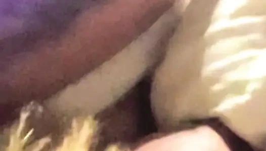 Pelacur kontol istri hot yang kecanduan kontol "ganas" dua cowok