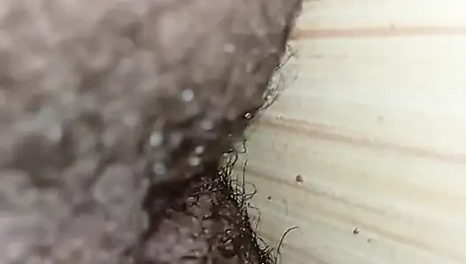 Duvara tırmanmak için ayaklarımı kullandım