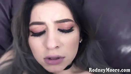 Трах в рот и киску Amilia Onyx с большими сиськами