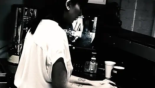 Милфа-шёпот, часть 1