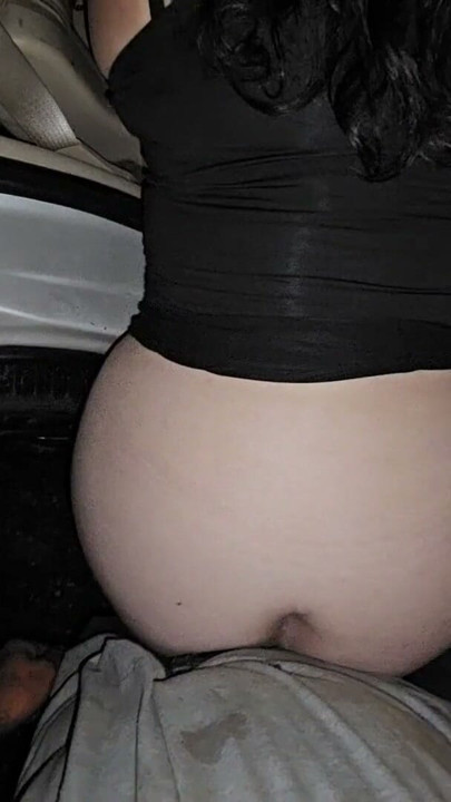 Büyük götlü Asyalı orta yaşlı seksi kadın kocasıyla telefonda sikiliyor | Klip 1