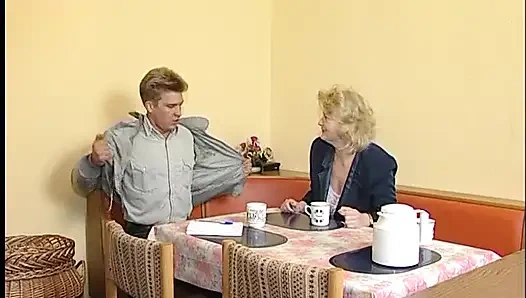 Blonde reife schlampe bekommt ihre muschi gepflügt