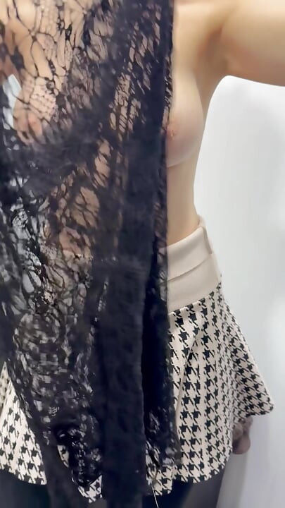 แก้ผ้าเดินเซ็กซี่